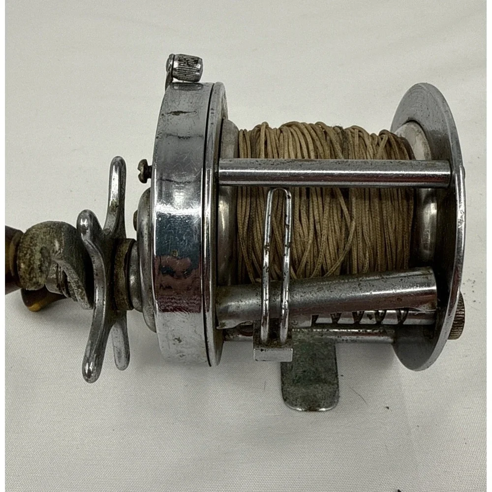 2 Vintage Sheakspeare Direct Drive No. 1924 Model FK And 1944 Model GE